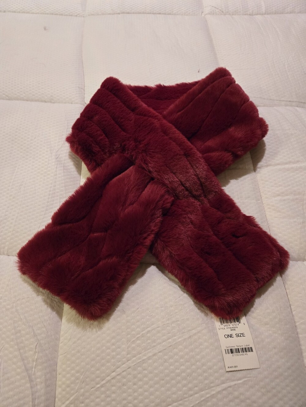 NWT FAUX FUR SCARF BURGUNDY Macy's Luxury Mob Wife Office Party Christmas Gift - Picture 7 of 7